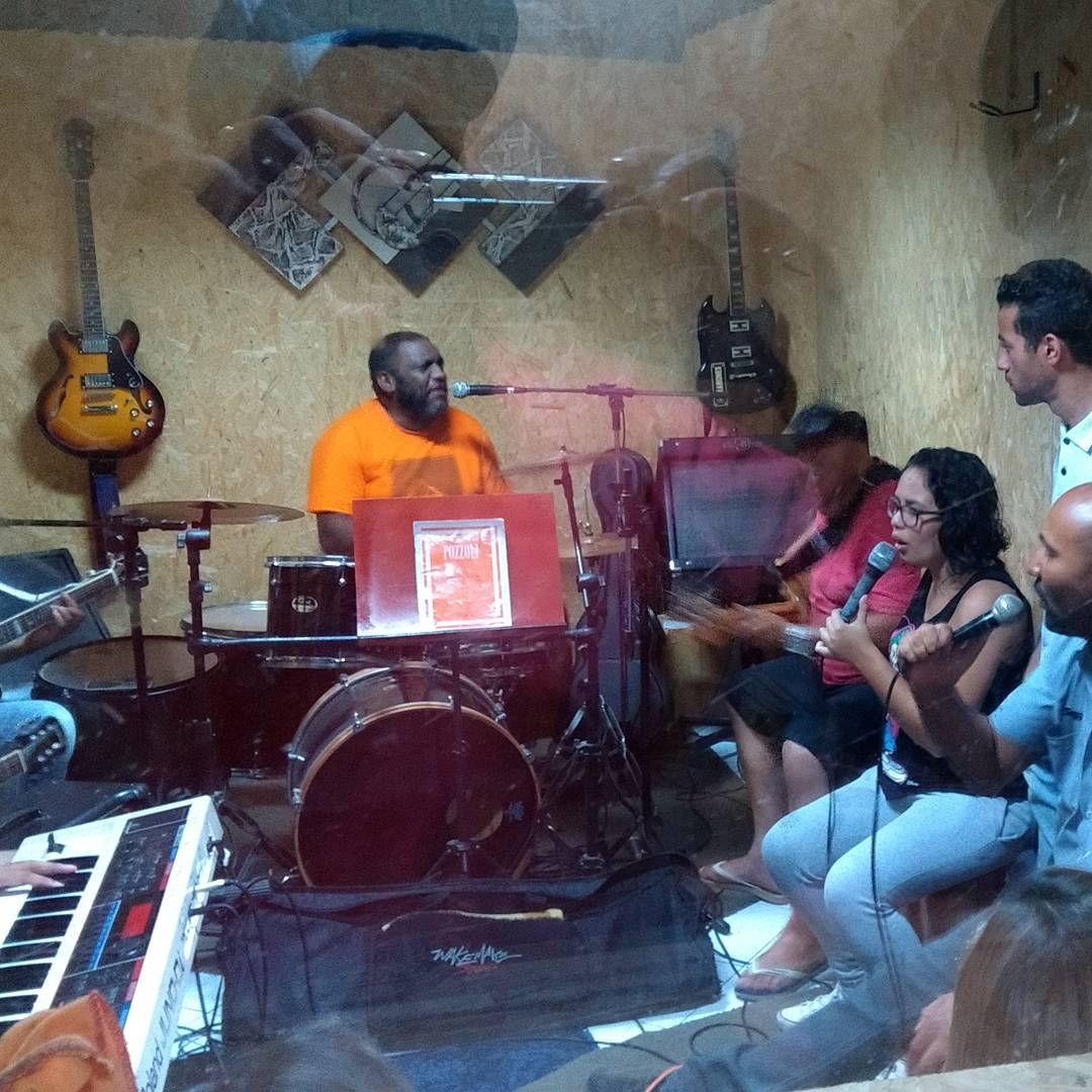 Aulas de Bateria com banda